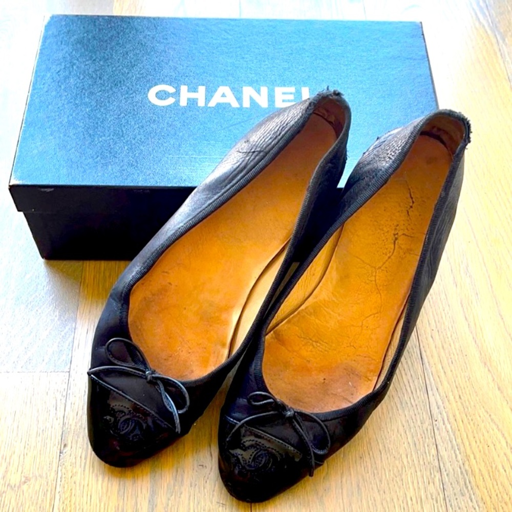 CHANEL classic flats